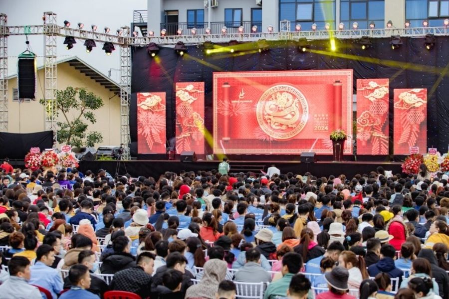 luu y khi thue san khau su kien 3